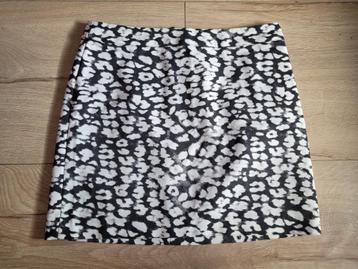 H&M zwart wit print rokje maat 38 ~ JB0053 beschikbaar voor biedingen
