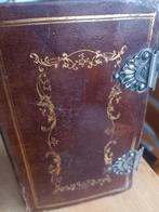 LEDEREN BIJBEL 1858 ,, GETROUWE LEERLING ,, MET BLADGOUD., Ophalen of Verzenden, Zilver