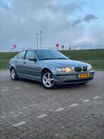 131xkm BMW 3-Serie E46 320i AUT 2004 + 4 zomerbanden, Auto's, BMW, 74 €/maand, Grijs, Particulier, 1600 kg
