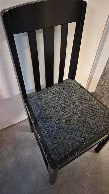 2 vintage stoelen gratis af te halen beschikbaar voor biedingen