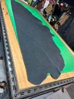 2 grijze kleur halve huiden 1.5 mm dik soepel A-470/471, Hobby en Vrije tijd, Stoffen en Lappen, Leer of Kunstleer, Ophalen of Verzenden