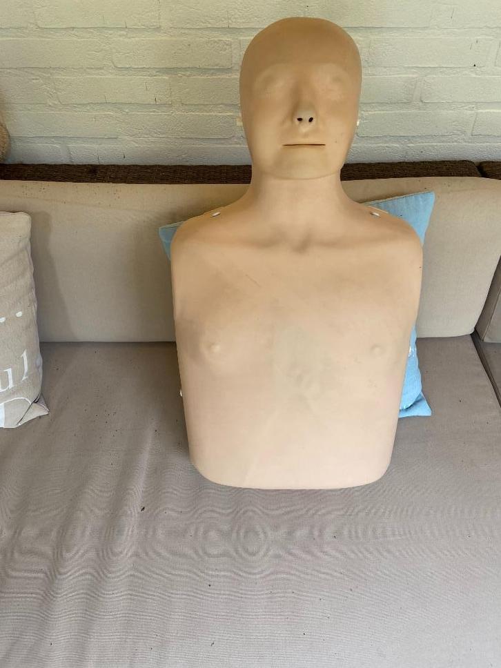 EHBO Reanimatie-poppen (Laerdal) en oefen AED (Laerdal), Hobby en Vrije tijd, Cursusmateriaal, Gebruikt, Overige typen, Meerdere media