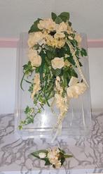 Trouwboeket (kunst) met bijpassende corsage voor bruidegom
