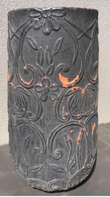 grote XL hoge 57cm terracotta bloempot 3d motief vaas beschikbaar voor biedingen