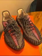 Adidas Yeezy Boost 350 V2 Zwart Rood, Kleding | Heren, Schoenen, Ophalen of Verzenden, Zo goed als nieuw, Zwart