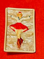 Antieke Sonja Henie Broche - Celluloid 1930, Overige materialen, 4 tot 7 cm, Gebruikt, Overige kleuren