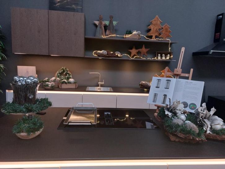 NOLTE Eilandkeuken, showroomkeuken laklaminaat sahara/eik, Huis en Inrichting, Keuken | Complete keukens, Nieuw, Dubbelwandige keuken