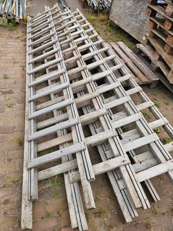 Houten bouwladders lengte +/- 390cm beschikbaar voor biedingen
