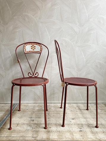 2 Vintage rode bistrostoelen beschikbaar voor biedingen