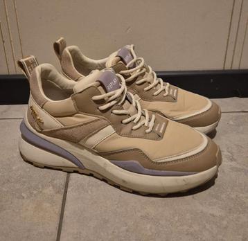 Replay
Athena Run maat 39 beschikbaar voor biedingen