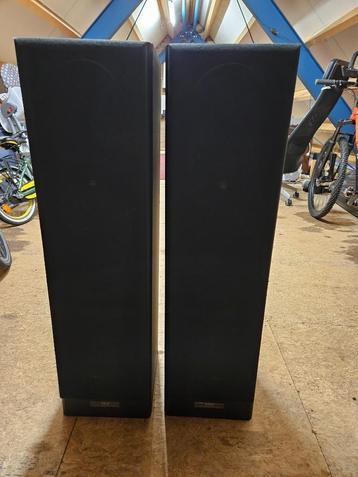 Akai torenspeakers beschikbaar voor biedingen