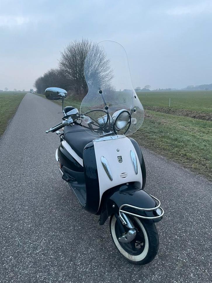 Grande retro scooter ~ weinig kilometers, Fietsen en Brommers, Snorfietsen en Snorscooters, Zo goed als nieuw, Overige merken