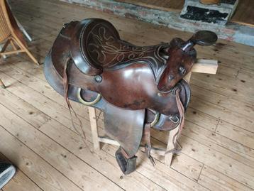Westernzadel 15 of 16 inch met pad en twee singels  beschikbaar voor biedingen