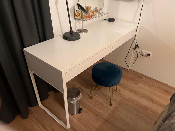 Micke Bureau/Kaptafel Ikea + Spiegel (+ krukje), Huis en Inrichting, Tafels | Kaptafels, Gebruikt, Minder dan 100 cm, 50 tot 100 cm