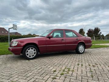 Mercedes-Benz E-Klasse 2.2 E220 Sedan AUT E2 1995 Rood beschikbaar voor biedingen