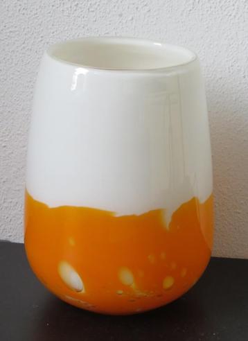 Vintage vaas twee kleurig beschikbaar voor biedingen