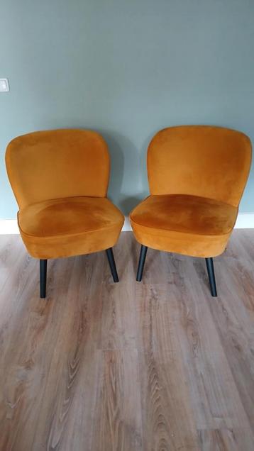 Twee stijlvolle fauteuils, okergeel beschikbaar voor biedingen