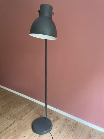 Hectar lamp ikea staand beschikbaar voor biedingen