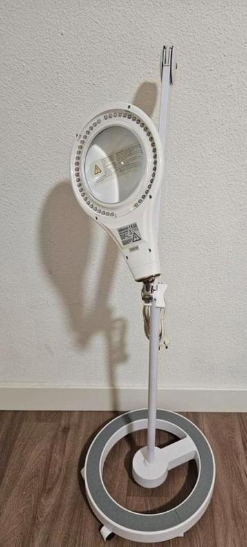 Velleman Loeplamp met LED Verlichting en is ook verrijdbaar beschikbaar voor biedingen