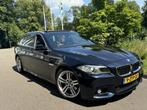 BMW 520I Touring Aut 2015 Zwart, Facelift, M-pakket, Carplay, Auto's, BMW, Euro 6, 4 cilinders, 2000 kg, Zwart