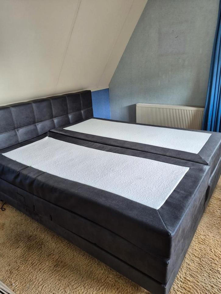 Prachtig grote boxspring bed tweepersoons 210 x 180 verstelb, Huis en Inrichting, Slaapkamer | Boxsprings, Gebruikt, 180 cm, 210 cm