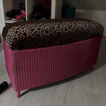 Fuchsia Opbergbankje met Luipaardprint beschikbaar voor biedingen