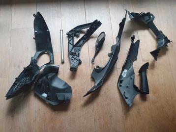 Diverse beschadigde BMW R1250GS onderdelen beschikbaar voor biedingen