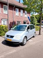 Volkswagen Touran 1.6 85KW 2003 Grijs 6 Versnelling Navi, Auto's, Volkswagen, 74 €/maand, Origineel Nederlands, Handgeschakeld