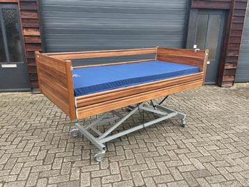 Hoog laag bed, ziekenhuisbed, thuiszorg bed, in goede staat! beschikbaar voor biedingen