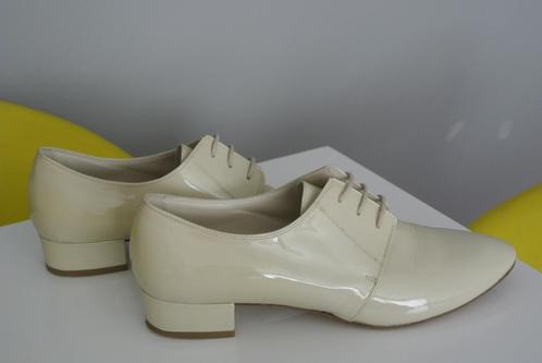 Michele Grimaldi schoenen met lage hak, maat 39, Kleding | Dames, Schoenen, Nieuw, Schoenen met lage hakken, Wit, Ophalen of Verzenden