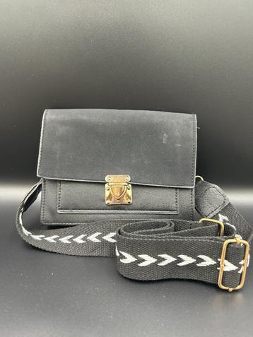Zwarte Crossbody Damestas met Gouden Drukknop beschikbaar voor biedingen