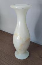 vintage, albast vaas.    20cm hoog.   5cm diameter., Steen, Gebruikt, Overige kleuren, Ophalen of Verzenden