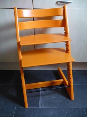 Stokke Tripp Trapp oranje kinderstoel beschikbaar voor biedingen