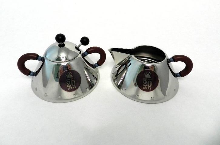 ALESSI 20 jarig Jubileum Roomstel MICHAEL GRAVES. Zeldzaam!, Antiek en Kunst, Kunst | Designobjecten, Ophalen of Verzenden