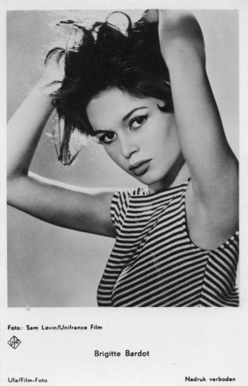 Filmsterren ansichtkaart Brigitte Bardot beschikbaar voor biedingen