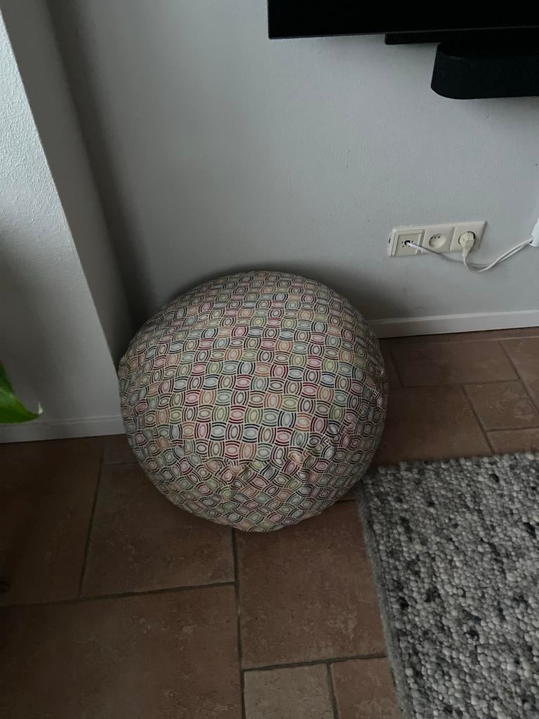 Grote ronde poef met patroon, Ophalen, Gebruikt, Stof, 50 tot 75 cm