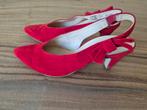Rood suède slingback met leuke strik, Sieraden, Tassen en Uiterlijk, Broches, Ophalen of Verzenden, Zo goed als nieuw, Rood, Overige materialen