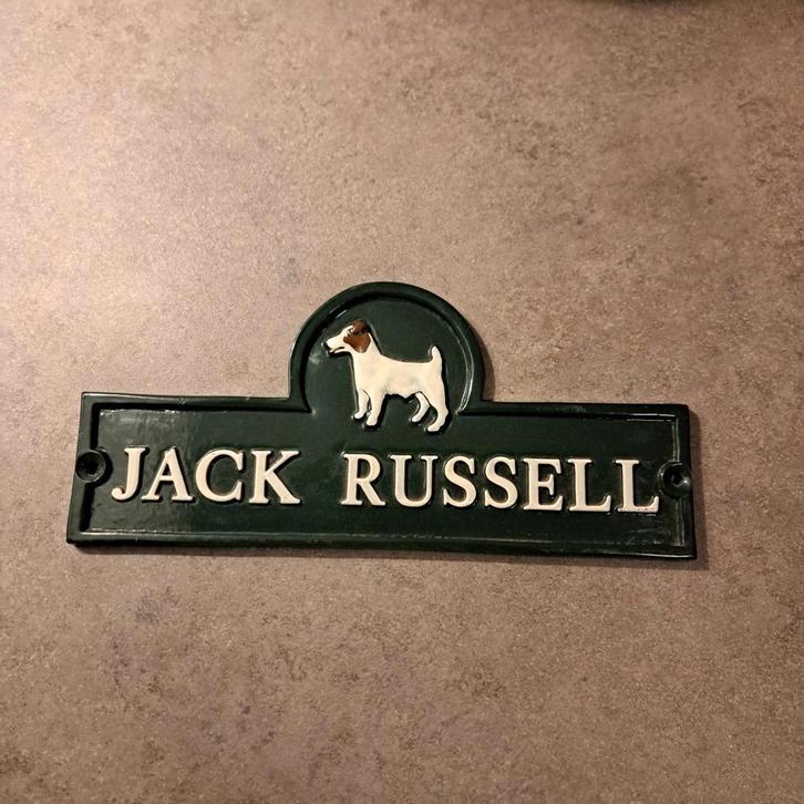 Uniek gietijzeren jack-russell voordeur bordje, €20,00., Huis en Inrichting, Woonaccessoires | Tekstborden en Spreuken, Zo goed als nieuw