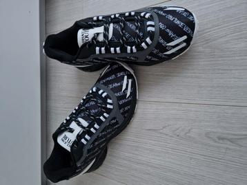 Versace couture sneakers beschikbaar voor biedingen