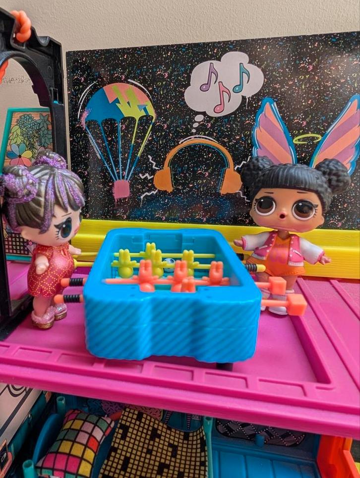 Complete LOL Surprise Clubhouse met popjes + extra's., Kinderen en Baby's, Speelgoed | Poppenhuizen, Zo goed als nieuw, Poppenhuis