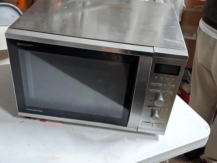 Sharp Combimagnetron - Gebruikt, Witgoed en Apparatuur, Magnetrons, Gebruikt, Vrijstaand, Combimagnetron, 45 tot 60 cm, Grill