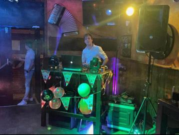 Drive-In DJ/Feest HUREN beschikbaar voor biedingen