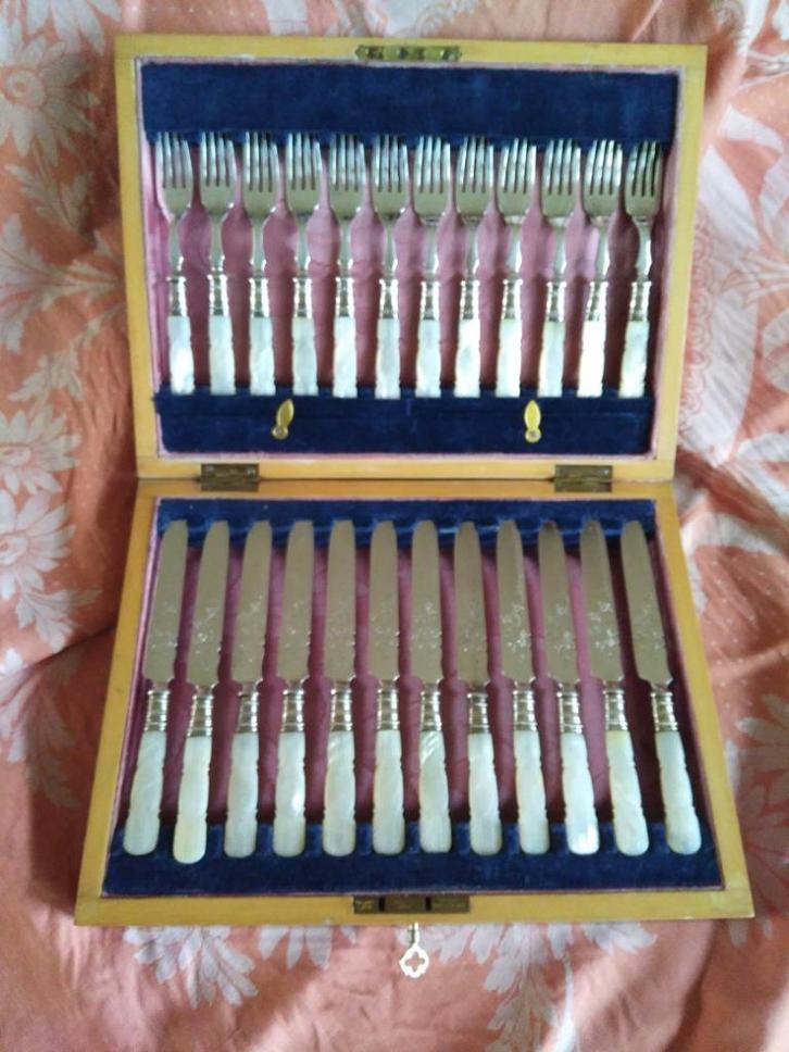 GEBAK-BESTEK (12 pers.)Sheffield Plate, in orig. cassette, Antiek en Kunst, Antiek | Bestek, Ophalen of Verzenden