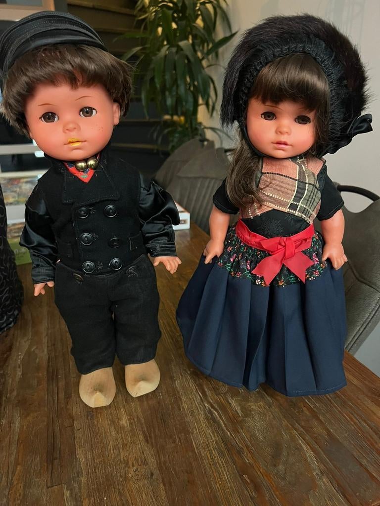 Mooie klederdracht poppen uit rookvrij huis, Verzamelen, Poppen, Ophalen of Verzenden, Zo goed als nieuw, Overige typen