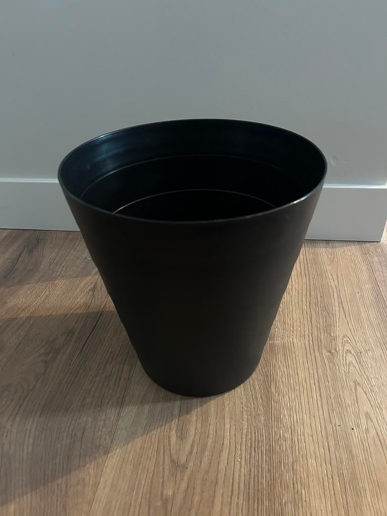 Prullenbak zwart, Ophalen, Kunststof, Gebruikt, Minder dan 10 liter