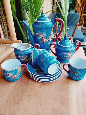 Chinees porseleinen servies met draken motieven en watermerk beschikbaar voor biedingen
