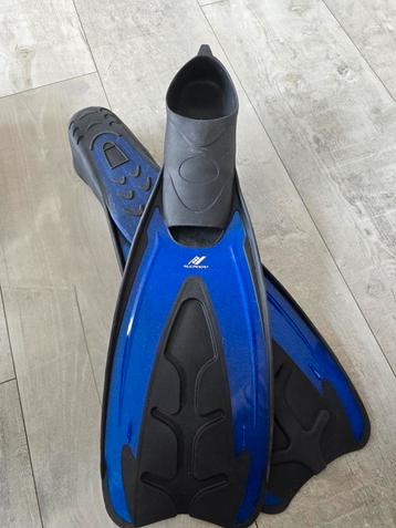 Flippers xxs 34-35 beschikbaar voor biedingen