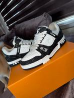 Louis Vuitton Trainer, Zwart, Ophalen of Verzenden, Zo goed als nieuw, Louis Vuitton