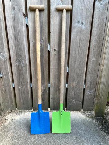 Twee (strand) scheppen voor kinderen blauw en groen (92 cm) beschikbaar voor biedingen