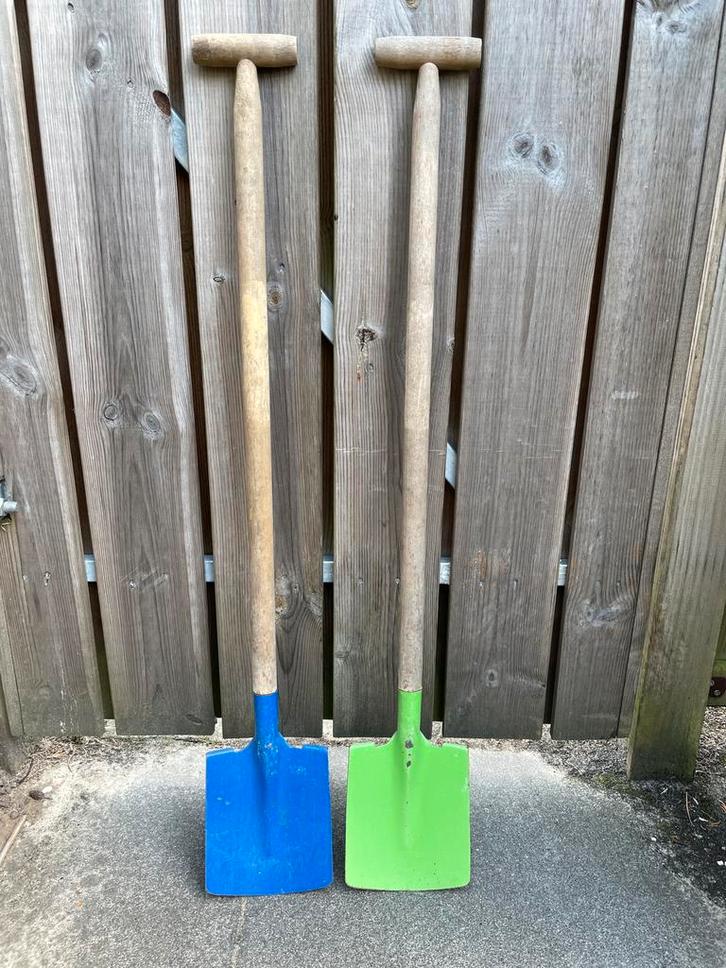 Twee (strand) scheppen voor kinderen blauw en groen (92 cm), Kinderen en Baby's, Speelgoed | Buiten | Zandbakken, Gebruikt, Ophalen